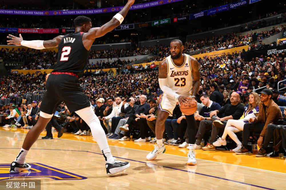 是许多年轻 是许多年轻