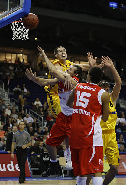 既在篮球场 既在篮球场